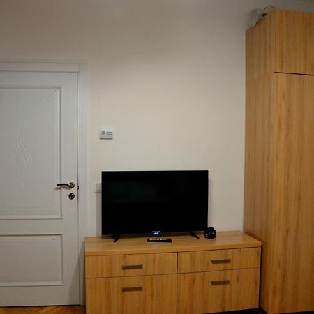 Brand New Apartment In City Center 利沃夫 外观 照片
